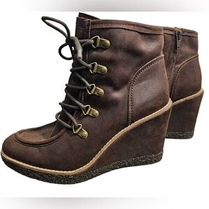 NWOT ZODIAC Indy Wedge Lace up Platform Ankle Boots